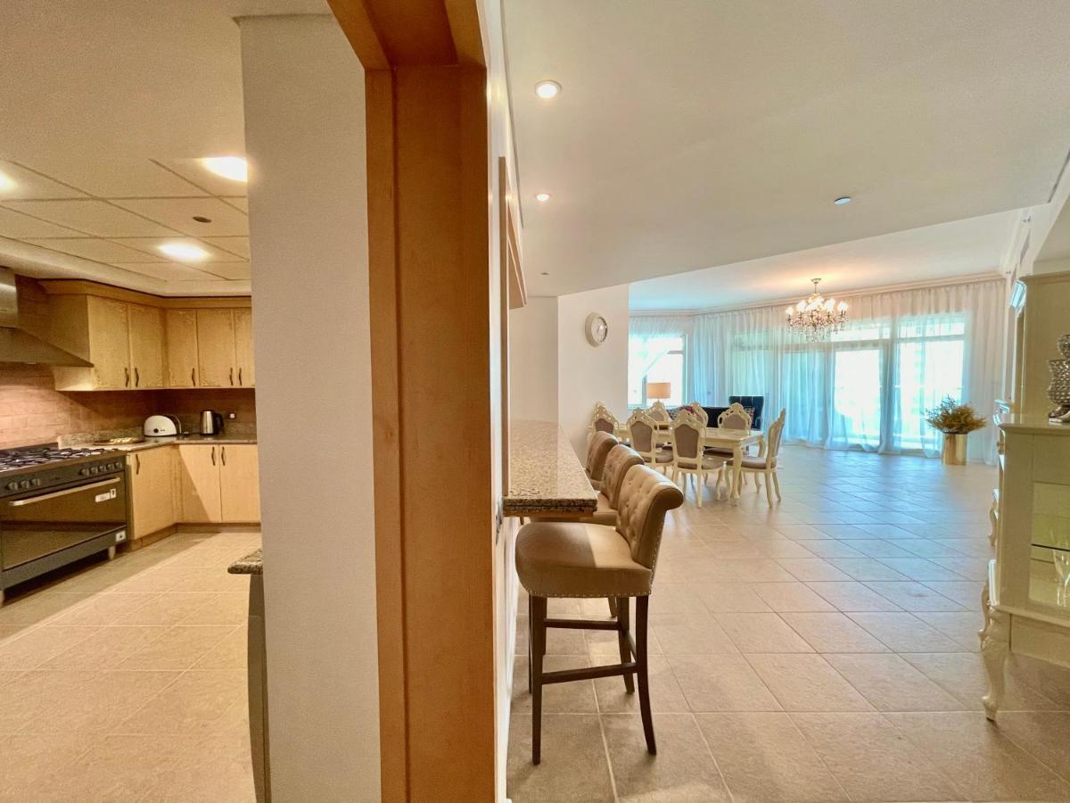Luxury - Beachfront - Spacious Shoreline Residences - 5 Star Private شقة دبي