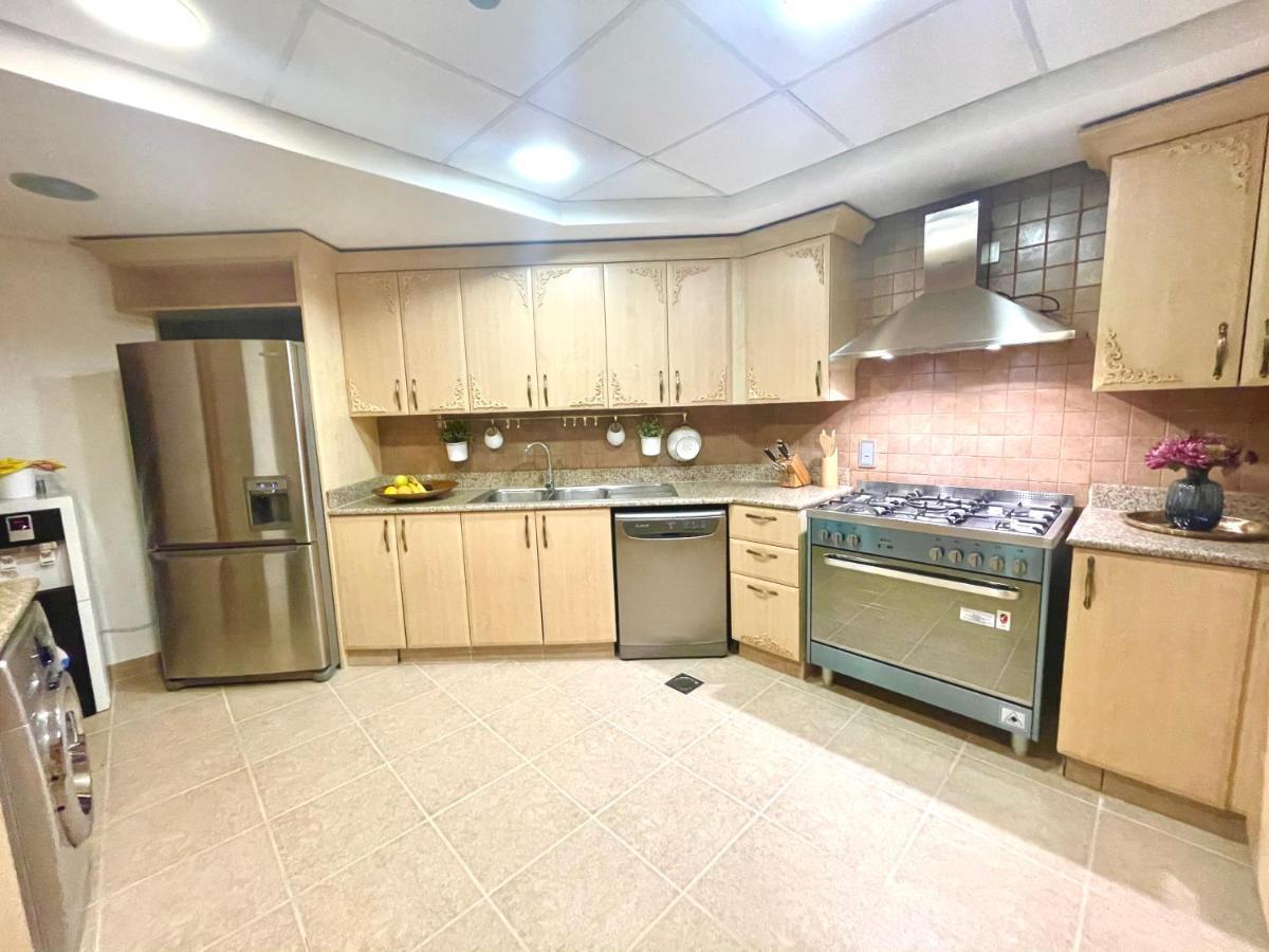 شقة Luxury - Beachfront - Spacious Shoreline Residences - 5 Star Private دبي