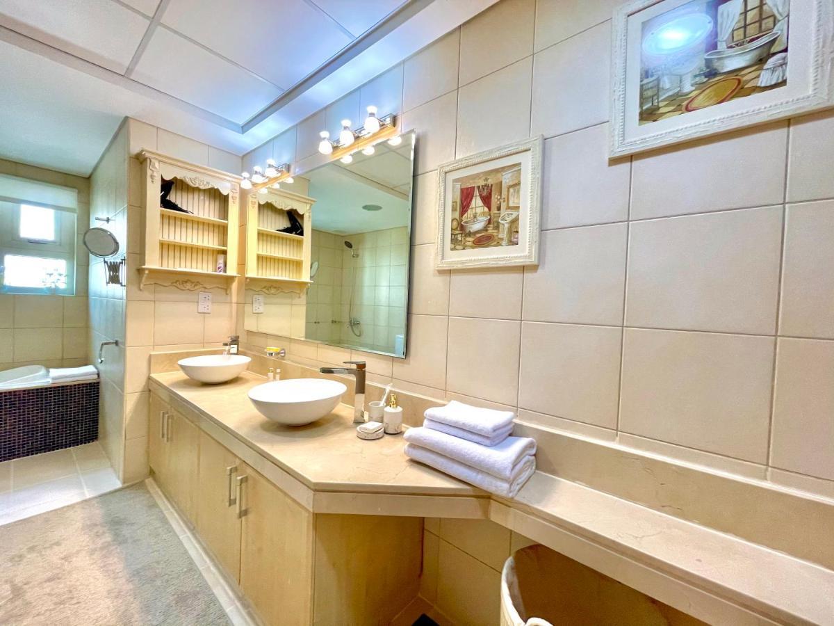 Luxury - Beachfront - Spacious Shoreline Residences - 5 Star Private دبي