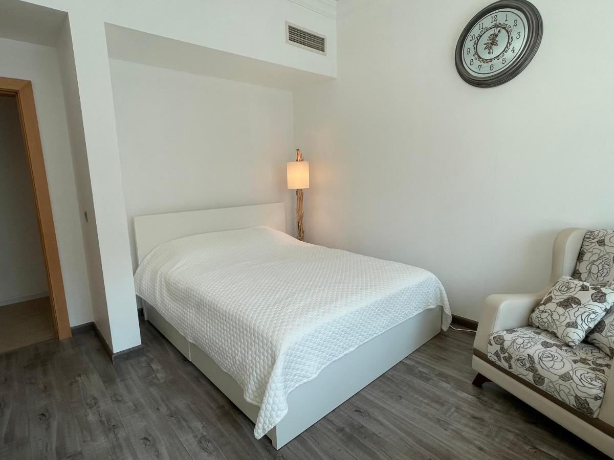 Luxury - Beachfront - Spacious Shoreline Residences - 5 Star Private * دبي