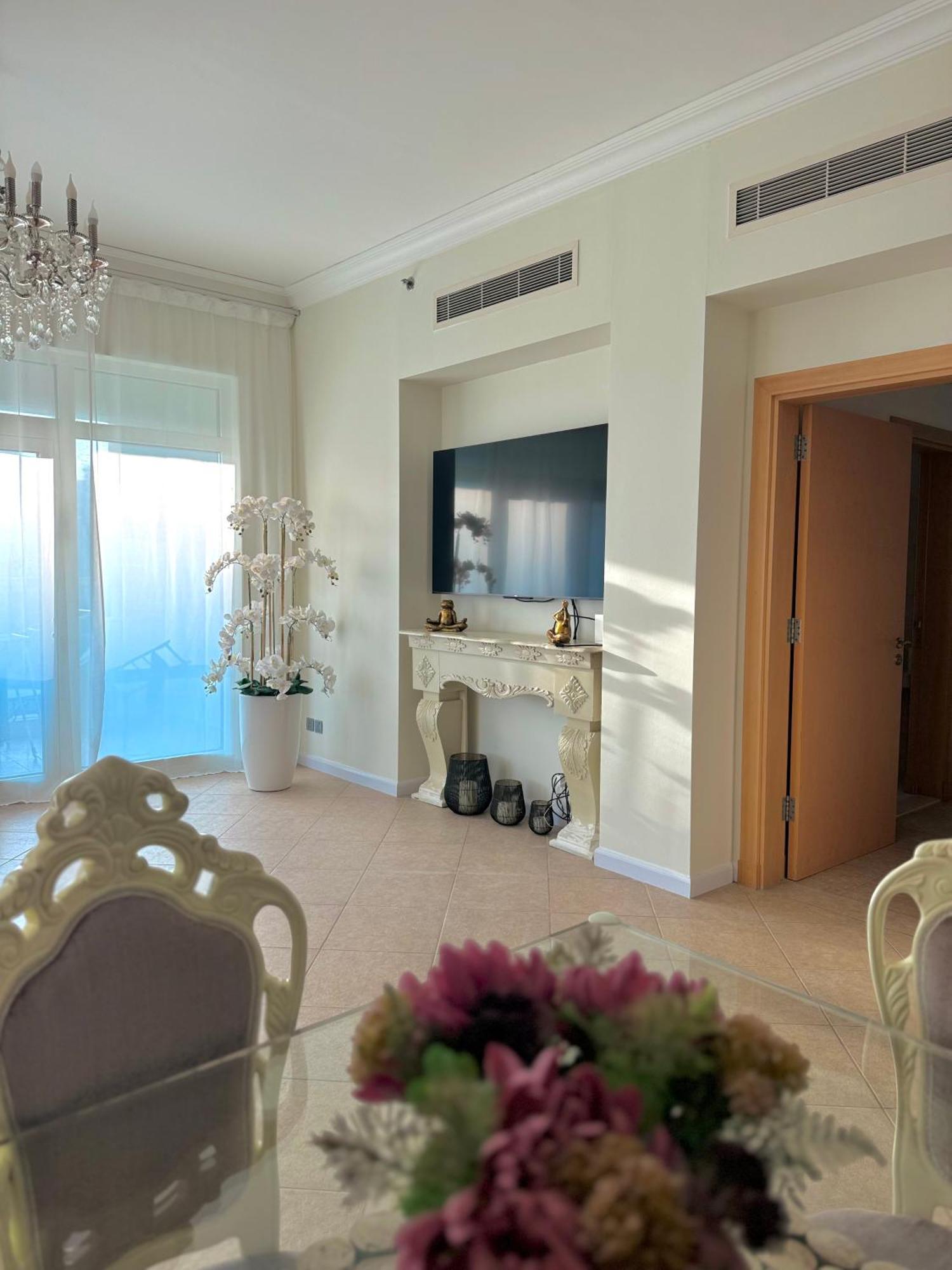 Luxury - Beachfront - Spacious Shoreline Residences - 5 Star Private شقة دبي